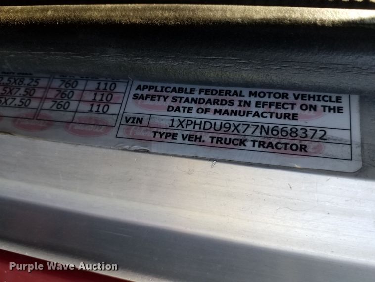 image for item FI9153 2007 Peterbilt 386  semi truck