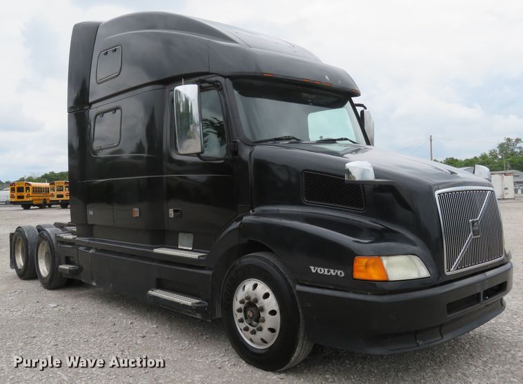 image for item FP9336 1998 Volvo VN  semi truck