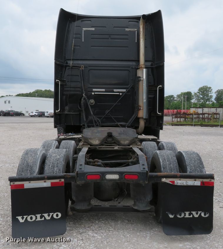 image for item FP9336 1998 Volvo VN  semi truck