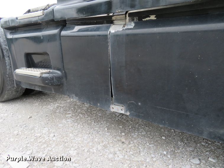 image for item FP9336 1998 Volvo VN  semi truck