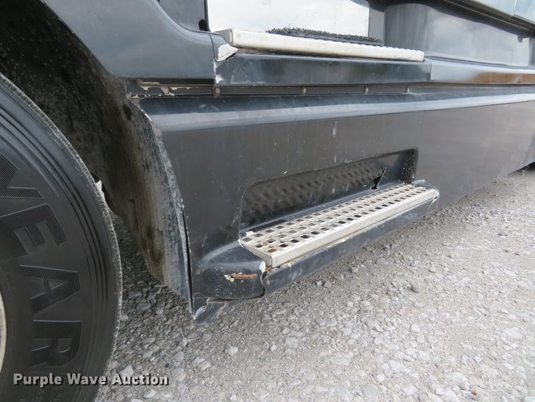 image for item FP9336 1998 Volvo VN  semi truck