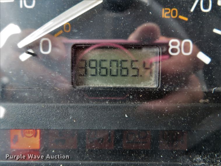 image for item FP9336 1998 Volvo VN  semi truck