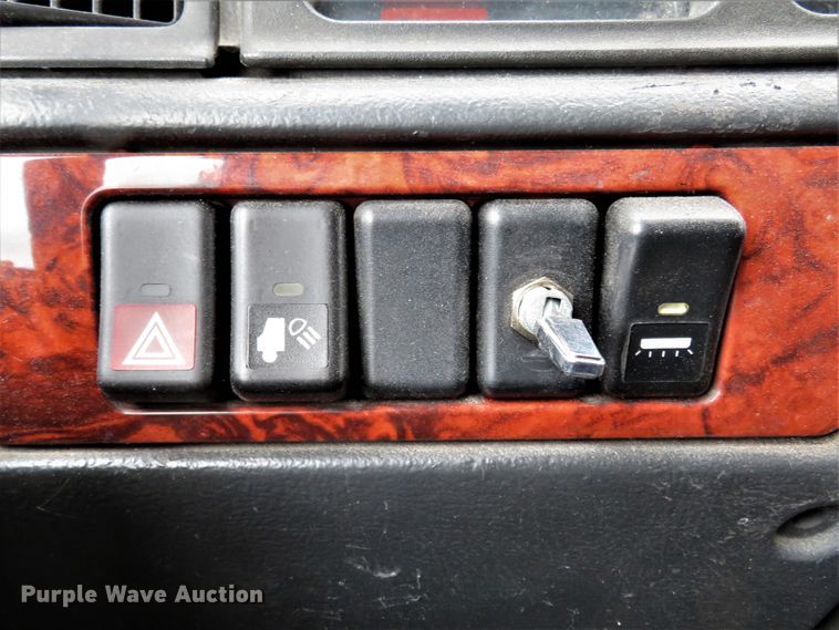 image for item FP9336 1998 Volvo VN  semi truck