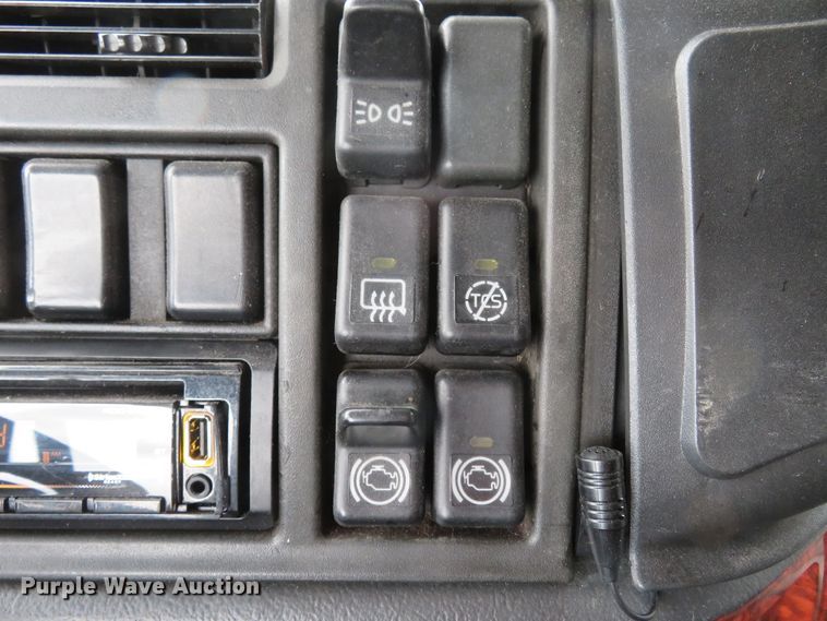 image for item FP9336 1998 Volvo VN  semi truck