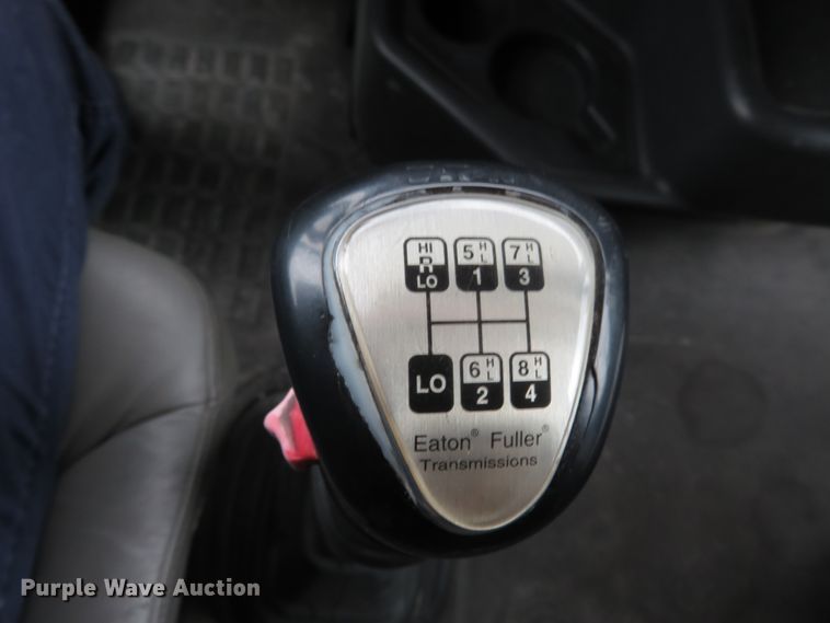 image for item FP9336 1998 Volvo VN  semi truck