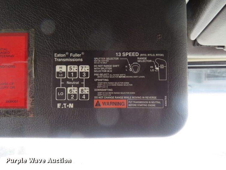 image for item FP9336 1998 Volvo VN  semi truck