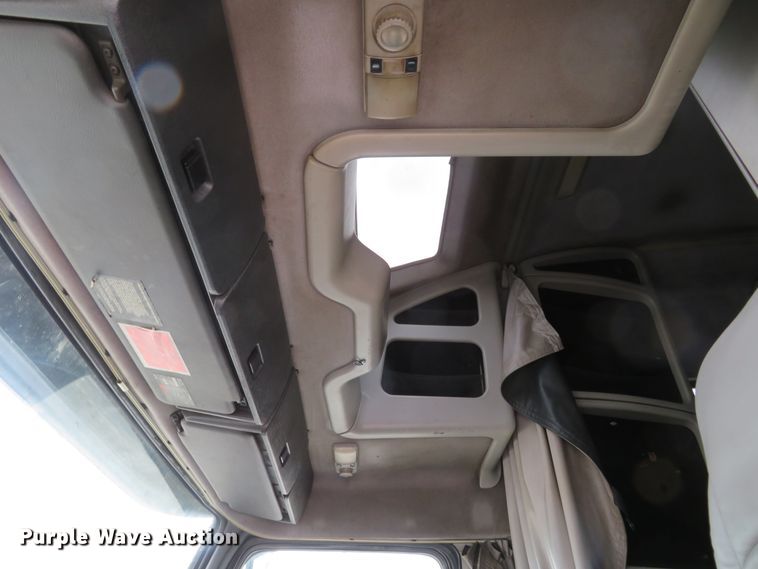 image for item FP9336 1998 Volvo VN  semi truck