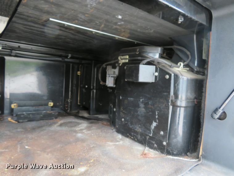 image for item FP9336 1998 Volvo VN  semi truck