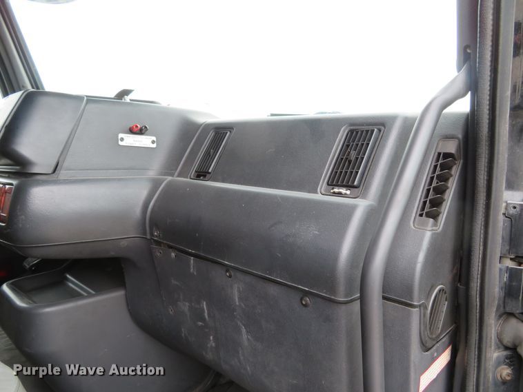 image for item FP9336 1998 Volvo VN  semi truck