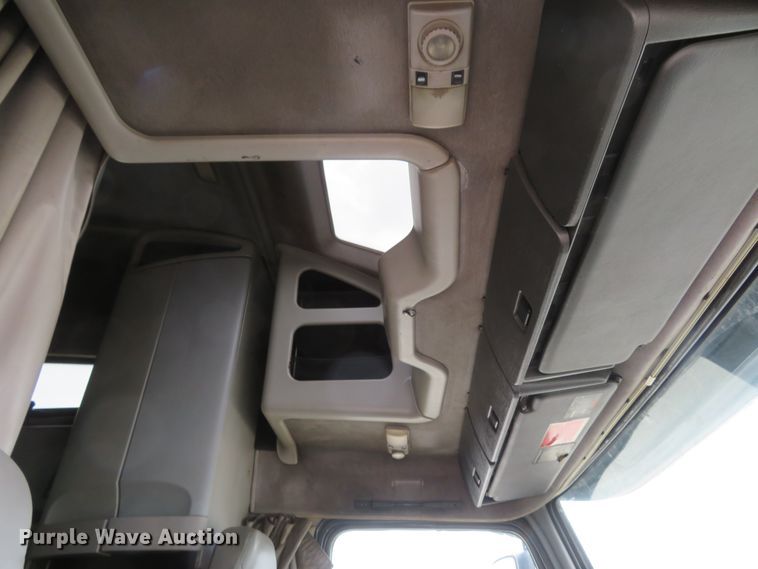 image for item FP9336 1998 Volvo VN  semi truck