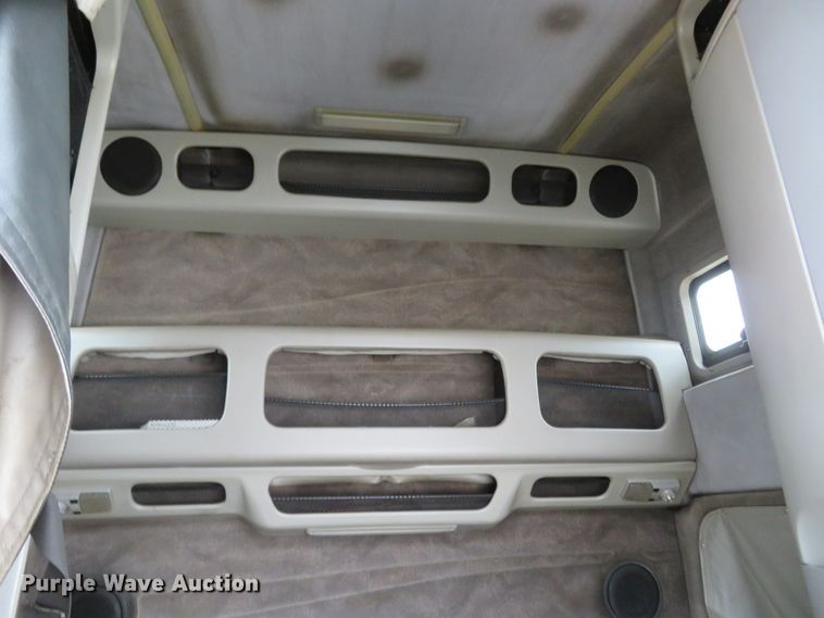 image for item FP9336 1998 Volvo VN  semi truck