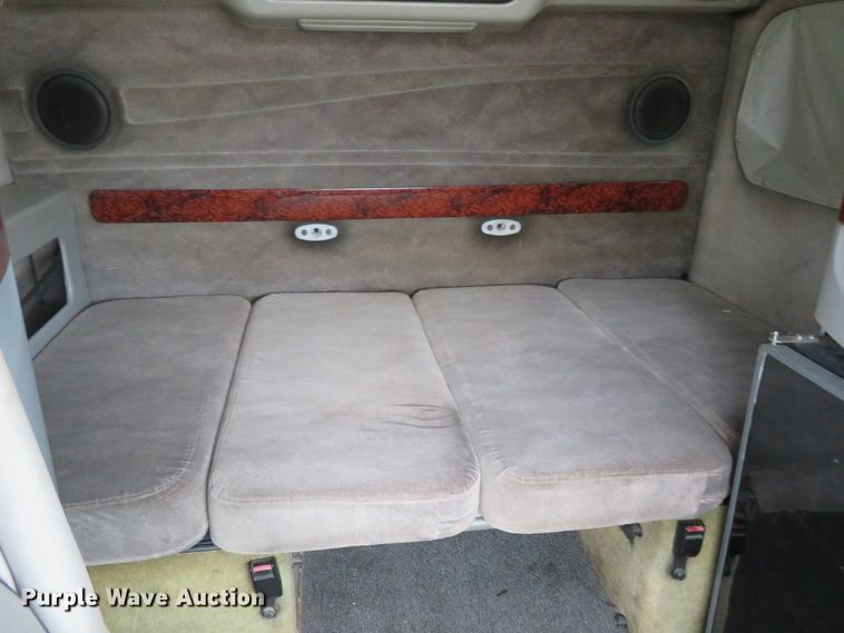 image for item FP9336 1998 Volvo VN  semi truck