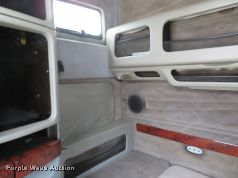 image for item FP9336 1998 Volvo VN  semi truck