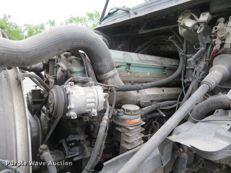 image for item FP9336 1998 Volvo VN  semi truck