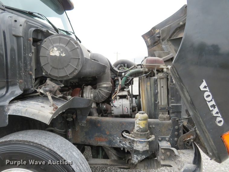 image for item FP9336 1998 Volvo VN  semi truck