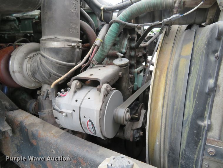 image for item FP9336 1998 Volvo VN  semi truck