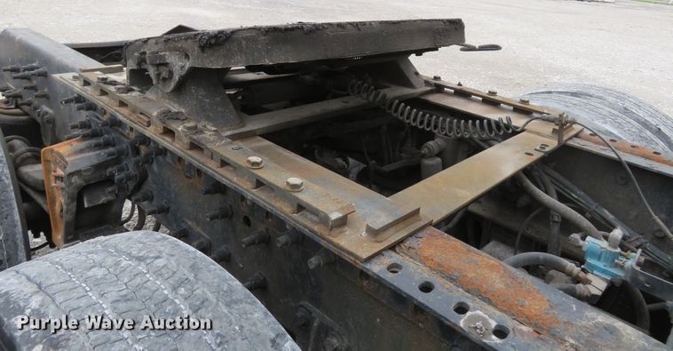 image for item FP9336 1998 Volvo VN  semi truck