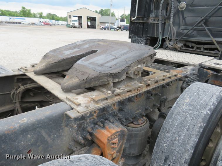 image for item FP9336 1998 Volvo VN  semi truck