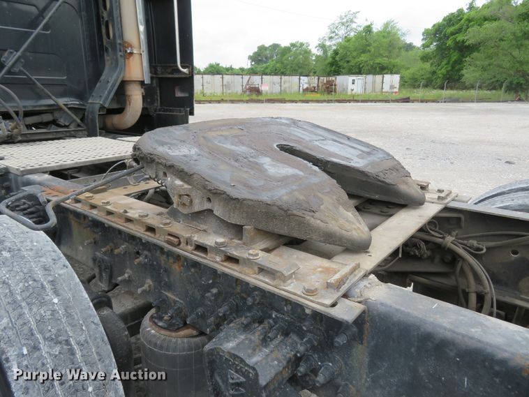 image for item FP9336 1998 Volvo VN  semi truck