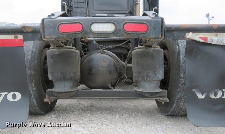 image for item FP9336 1998 Volvo VN  semi truck