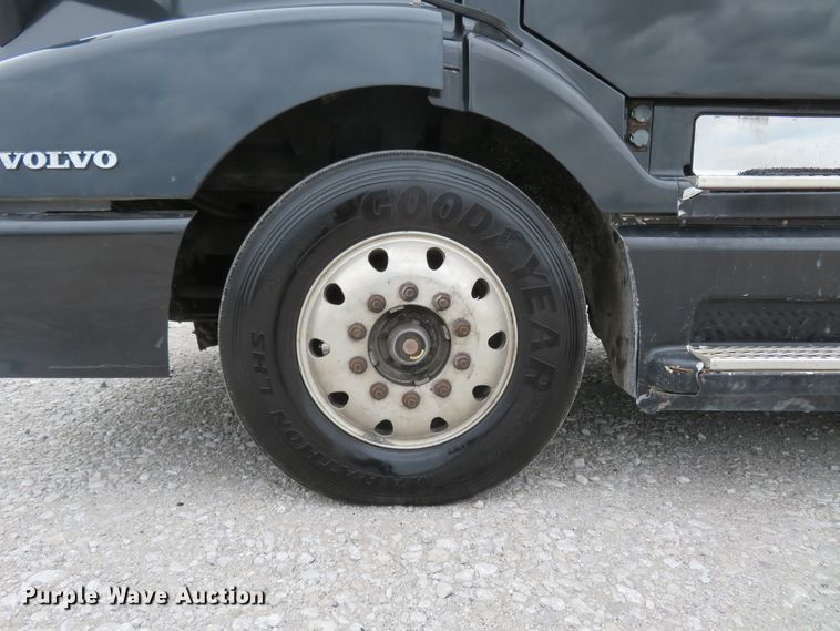 image for item FP9336 1998 Volvo VN  semi truck