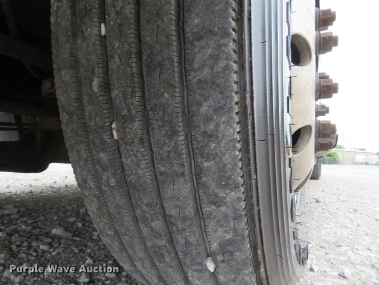 image for item FP9336 1998 Volvo VN  semi truck