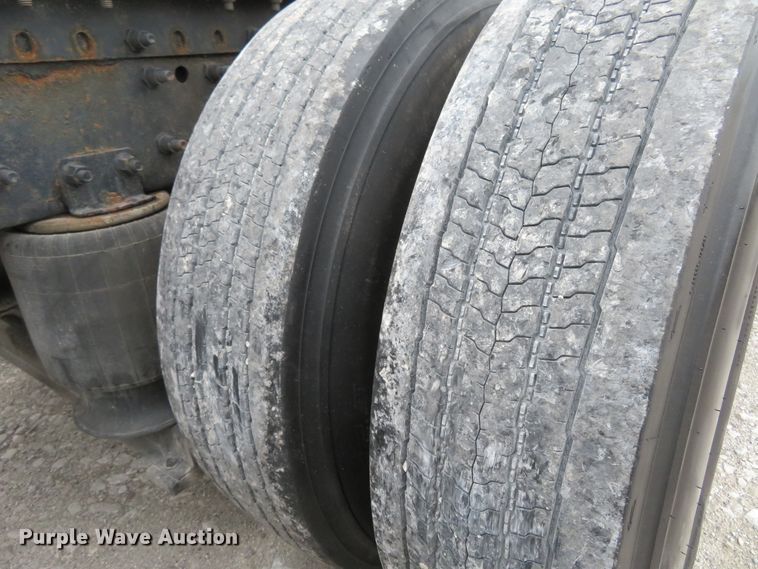 image for item FP9336 1998 Volvo VN  semi truck