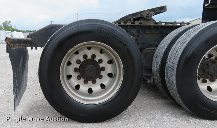 image for item FP9336 1998 Volvo VN  semi truck