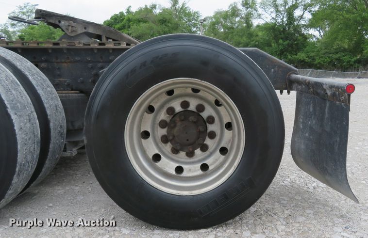 image for item FP9336 1998 Volvo VN  semi truck