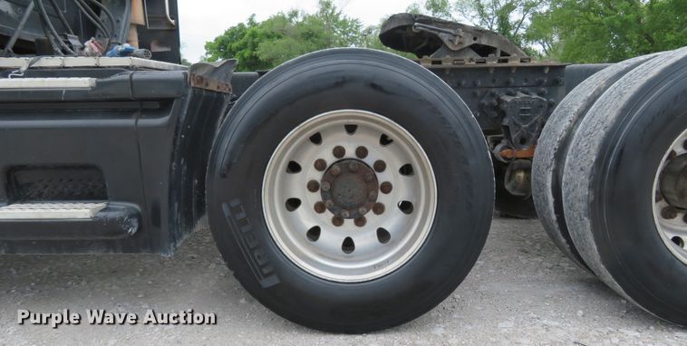 image for item FP9336 1998 Volvo VN  semi truck