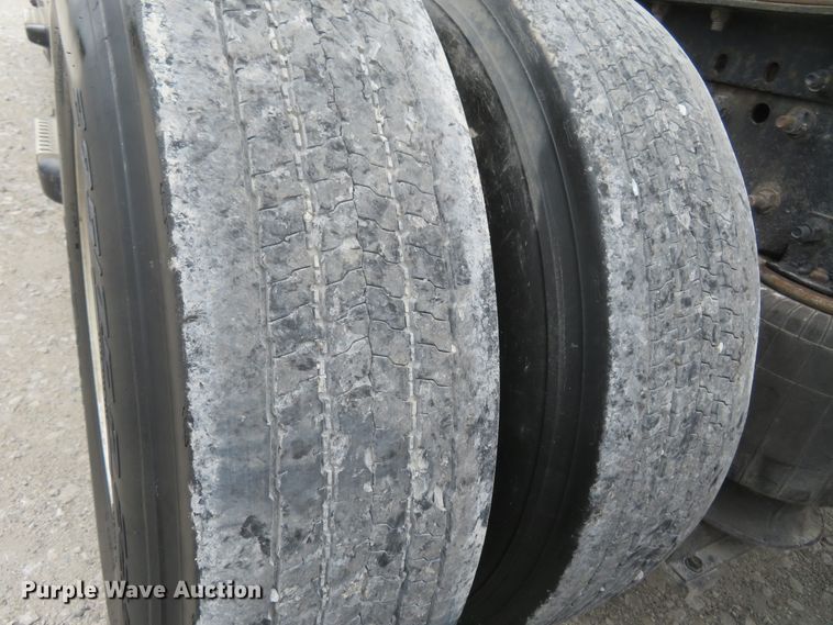 image for item FP9336 1998 Volvo VN  semi truck