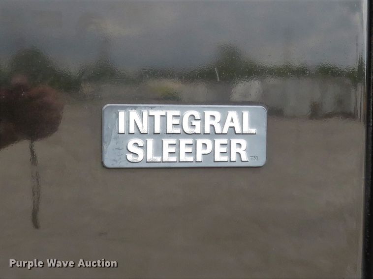 image for item FP9336 1998 Volvo VN  semi truck