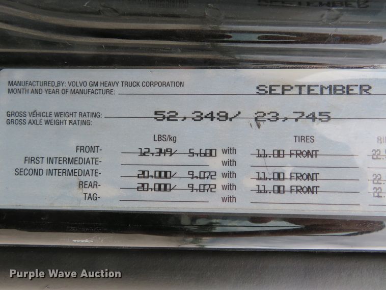 image for item FP9336 1998 Volvo VN  semi truck