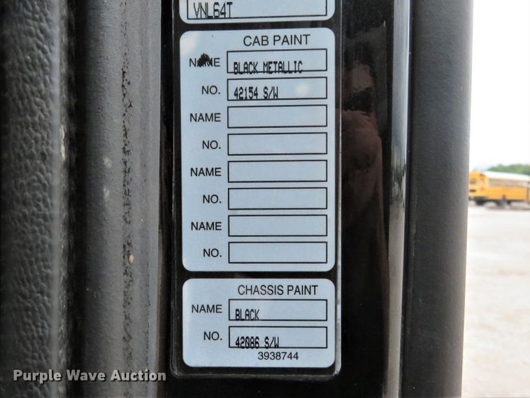 image for item FP9336 1998 Volvo VN  semi truck