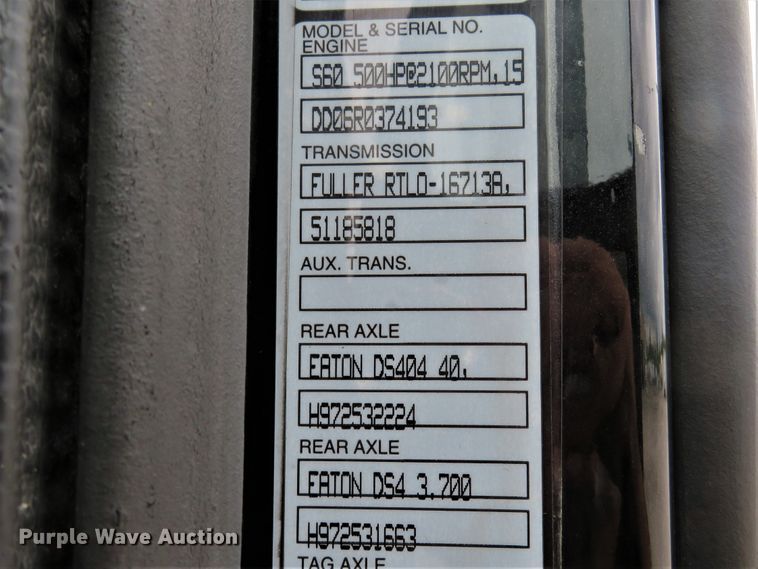 image for item FP9336 1998 Volvo VN  semi truck