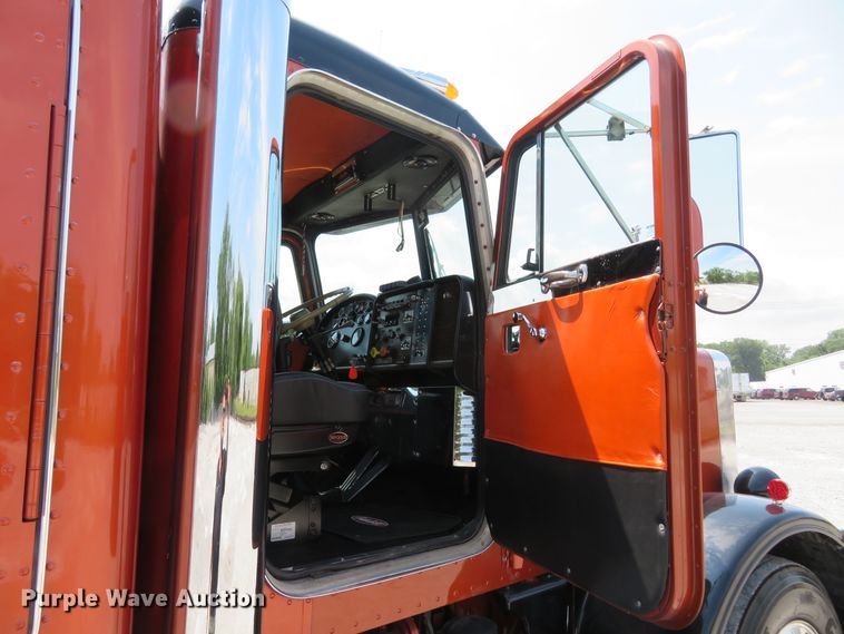 image for item FP9337 1984 Peterbilt 359  semi truck