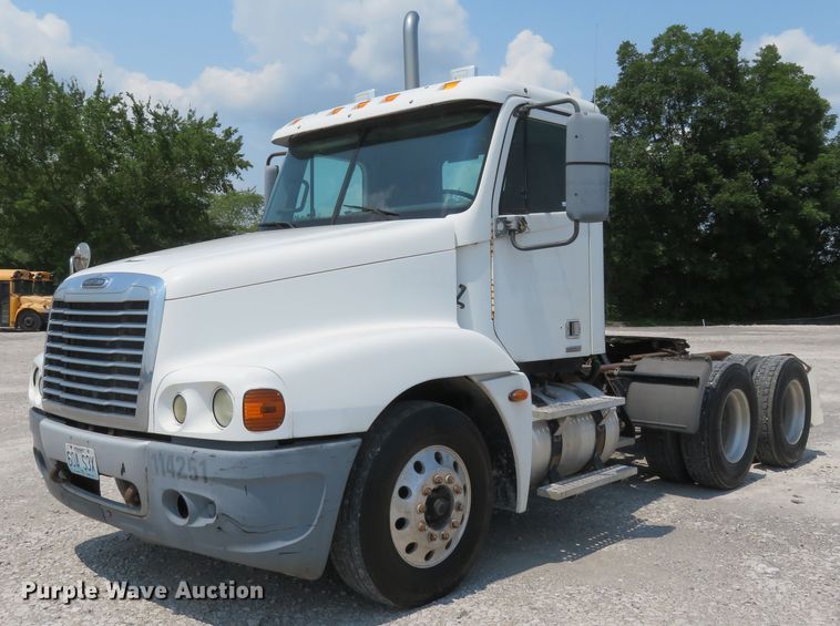 image for item FP9339 2004 Freightliner Century Class ST  semi truck