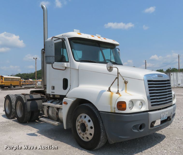 image for item FP9339 2004 Freightliner Century Class ST  semi truck