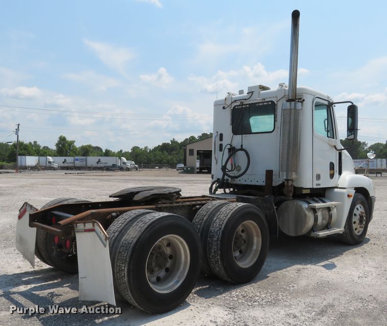 image for item FP9339 2004 Freightliner Century Class ST  semi truck