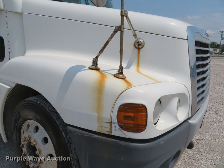 image for item FP9339 2004 Freightliner Century Class ST  semi truck