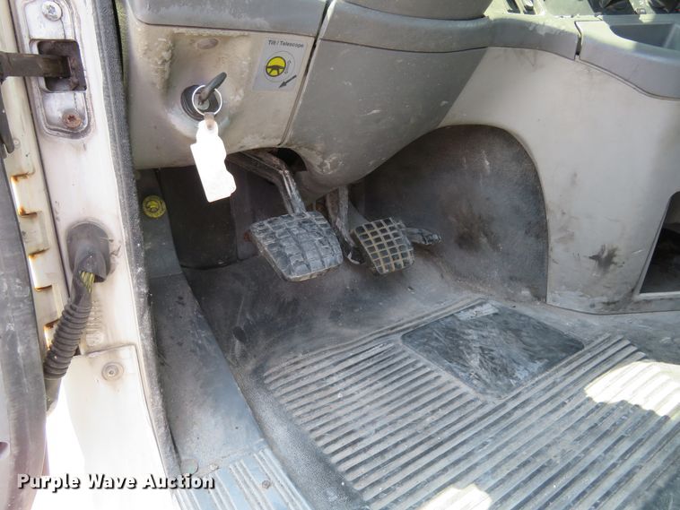 image for item FP9339 2004 Freightliner Century Class ST  semi truck