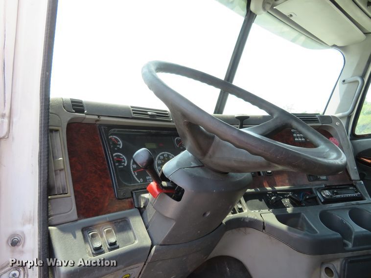 image for item FP9339 2004 Freightliner Century Class ST  semi truck