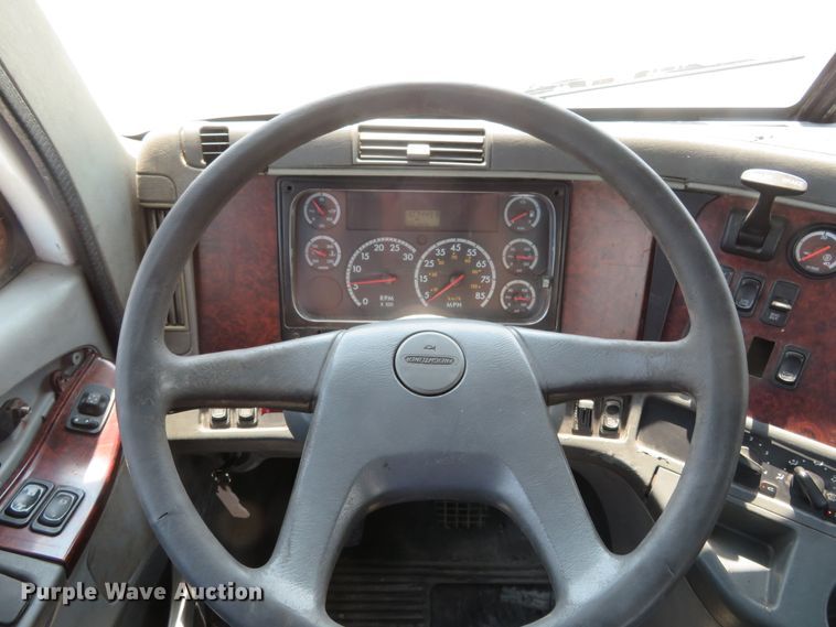 image for item FP9339 2004 Freightliner Century Class ST  semi truck