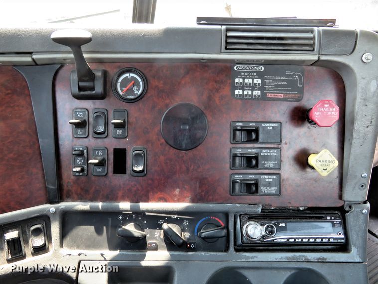 image for item FP9339 2004 Freightliner Century Class ST  semi truck