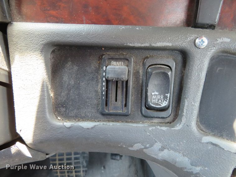 image for item FP9339 2004 Freightliner Century Class ST  semi truck