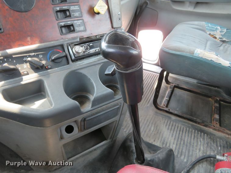 image for item FP9339 2004 Freightliner Century Class ST  semi truck