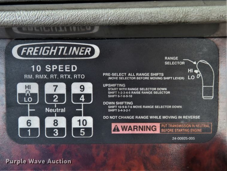 image for item FP9339 2004 Freightliner Century Class ST  semi truck