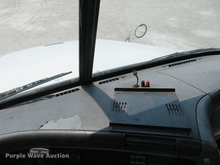 image for item FP9339 2004 Freightliner Century Class ST  semi truck