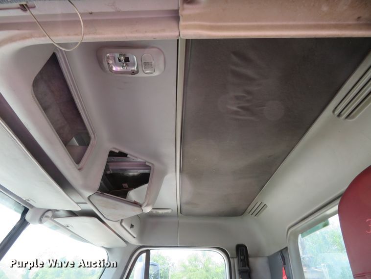 image for item FP9339 2004 Freightliner Century Class ST  semi truck