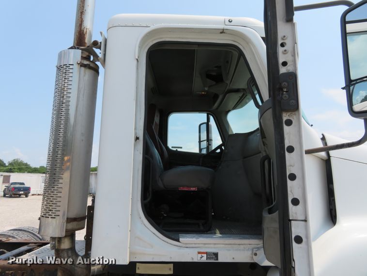 image for item FP9339 2004 Freightliner Century Class ST  semi truck